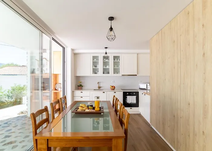 Beautiful House בית נופש מירנדה דו קורבו